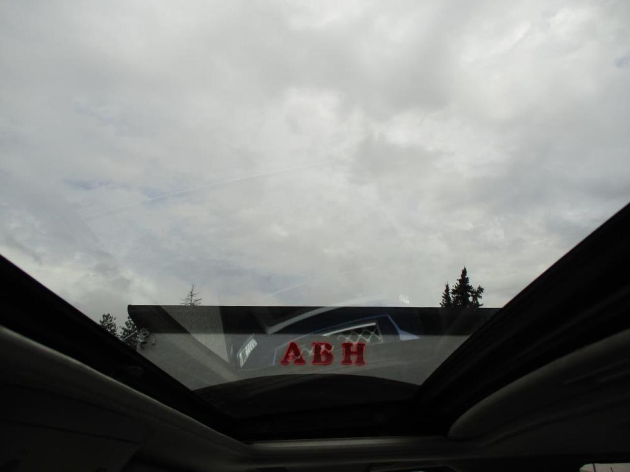 2009 Nissan Titan LE Crew Cab 4x4 - Photo #19