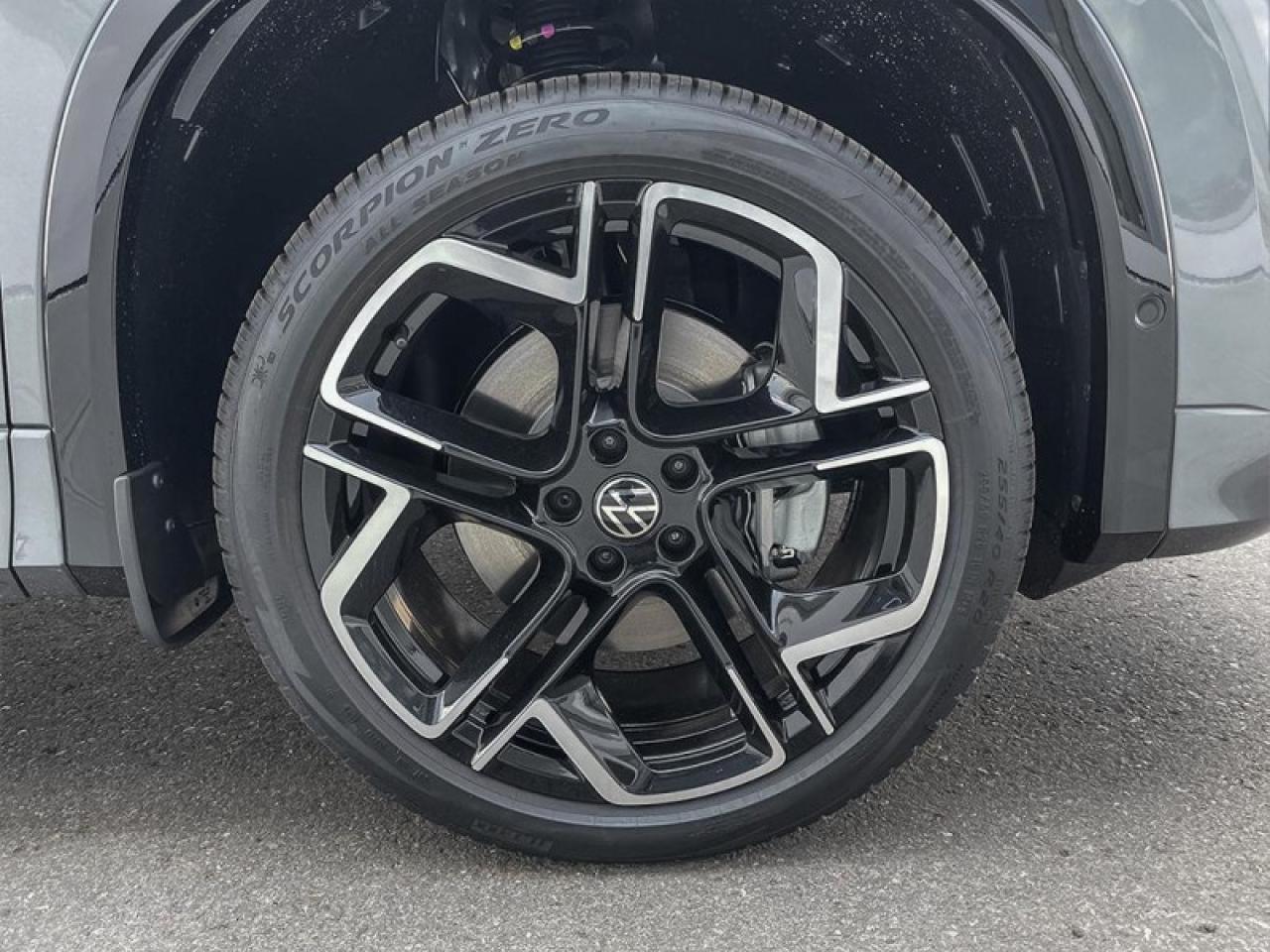 2026 Volkswagen Tiguan Highline Turbo R-Line Photo