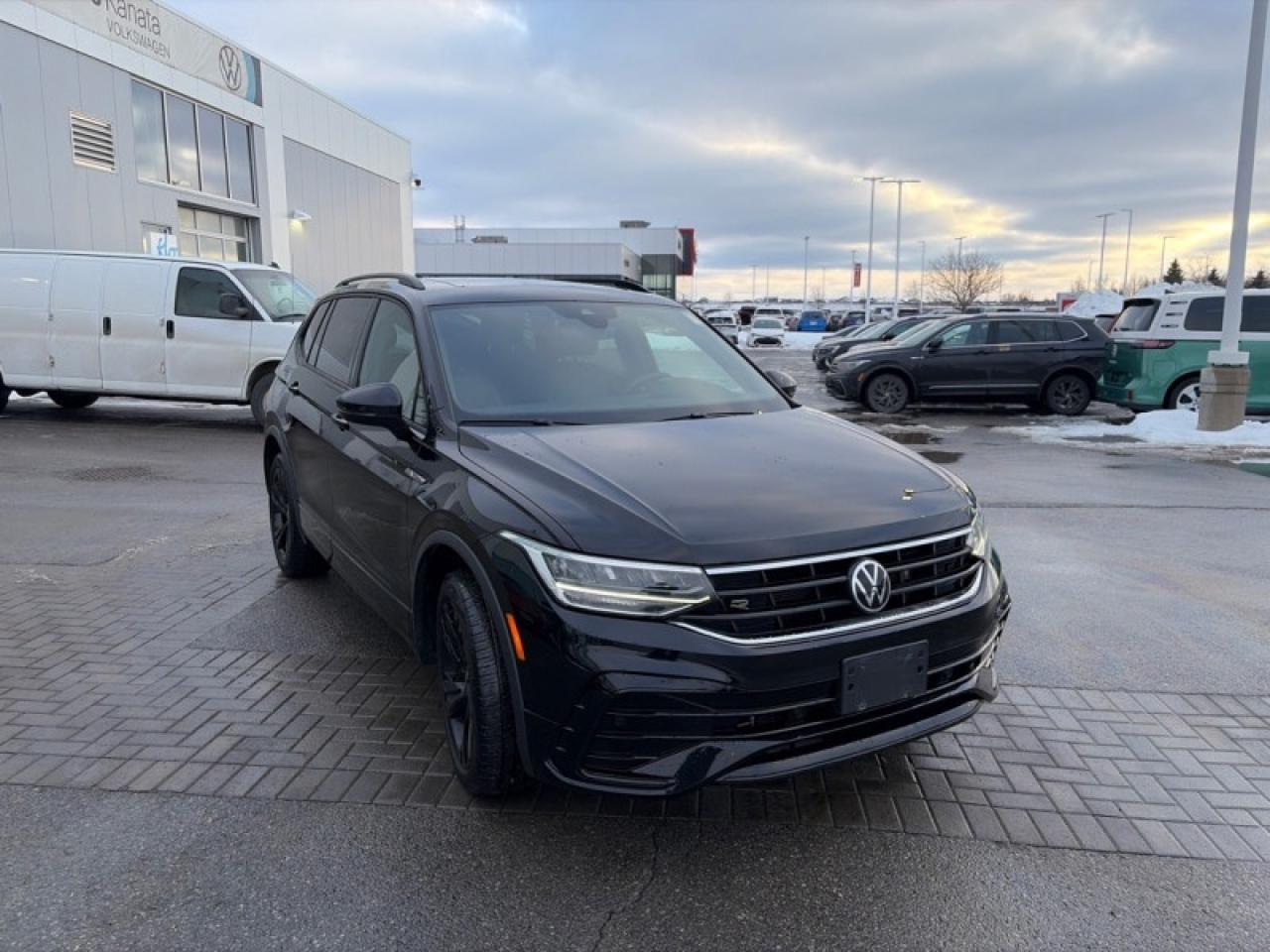 2023 Volkswagen Tiguan Comfortline R-Line Black Edition Photo
