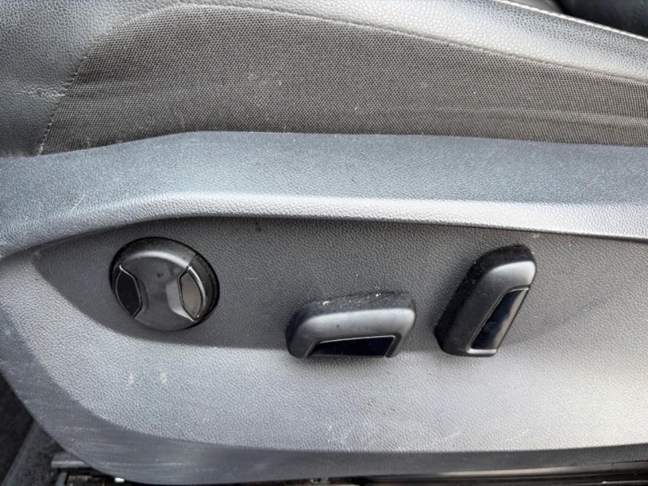 2023 Volkswagen Tiguan Comfortline R-Line Black Edition Photo