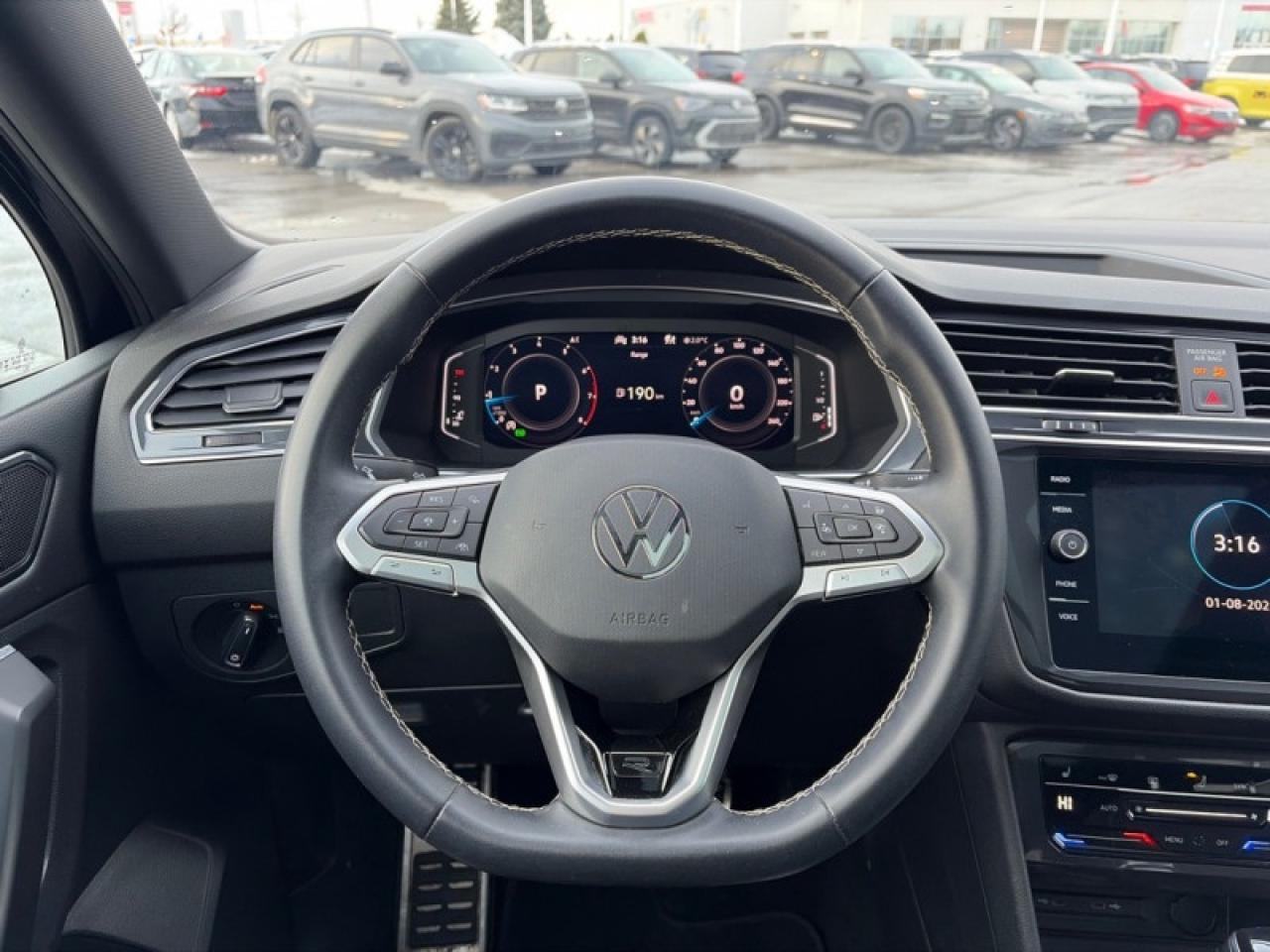 2023 Volkswagen Tiguan Comfortline R-Line Black Edition Photo