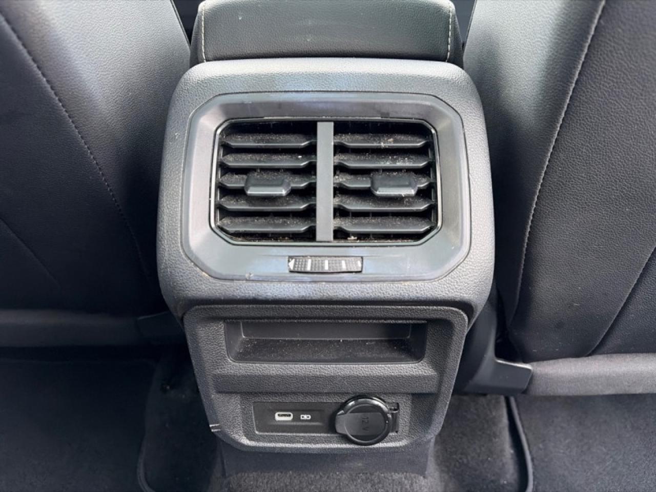 2023 Volkswagen Tiguan Comfortline R-Line Black Edition Photo