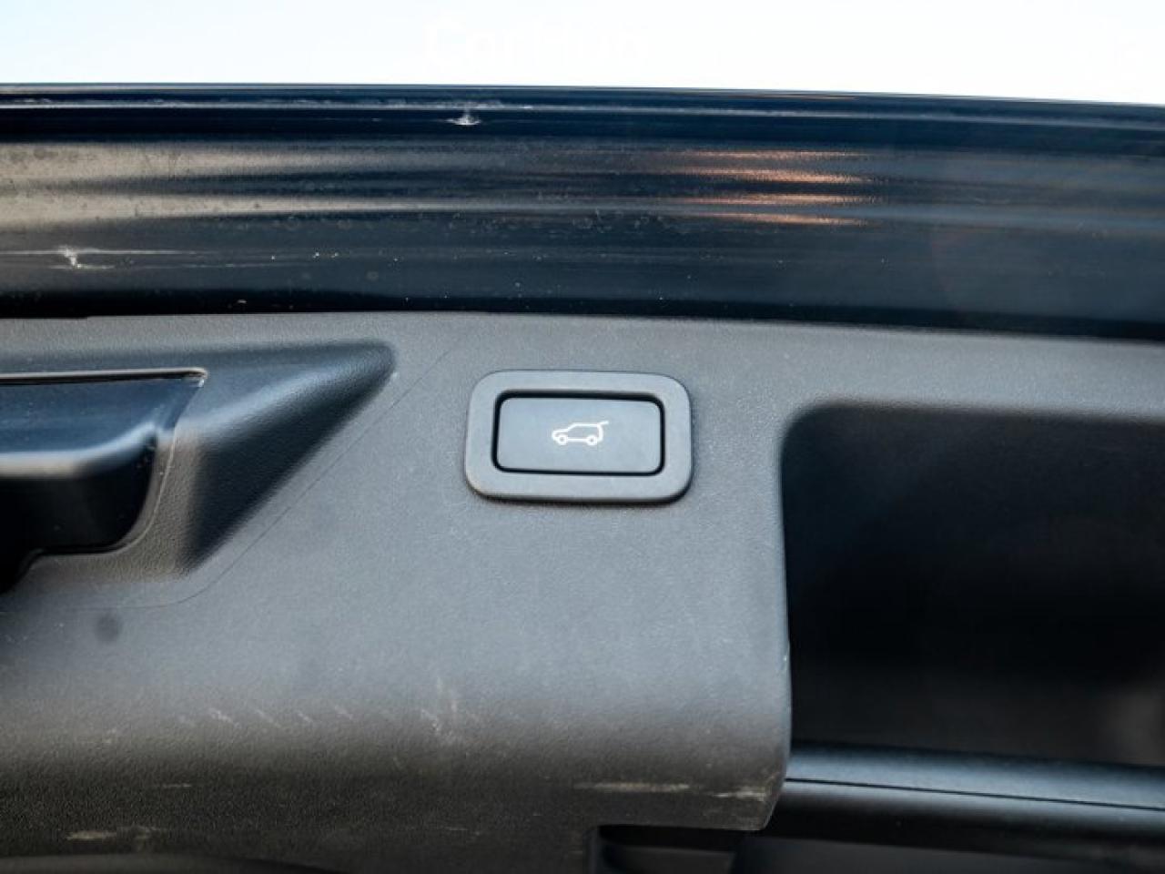 2016 Land Rover Discovery Sport HSE Photo