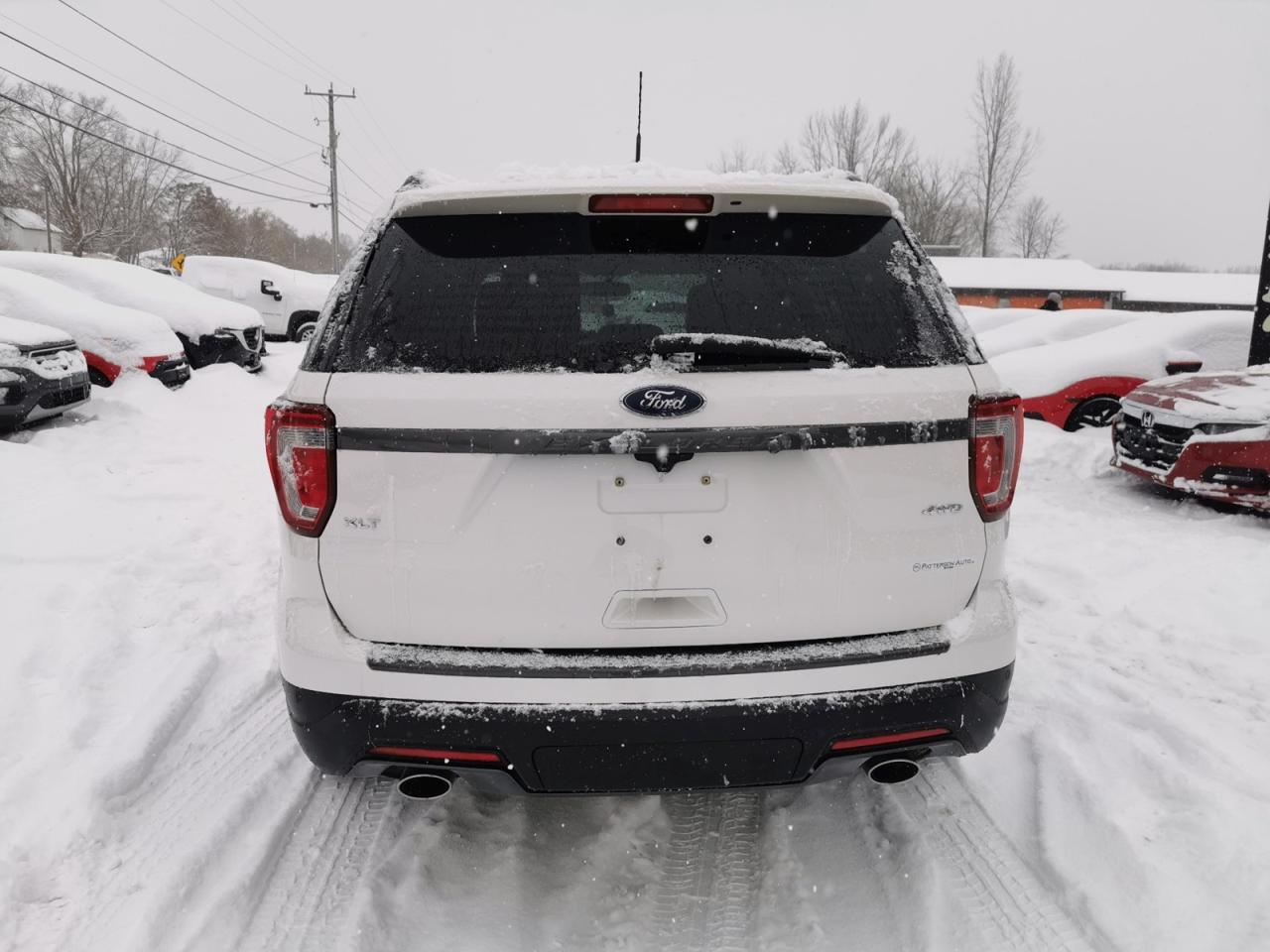 2018 Ford Explorer XLT 4WD Photo3