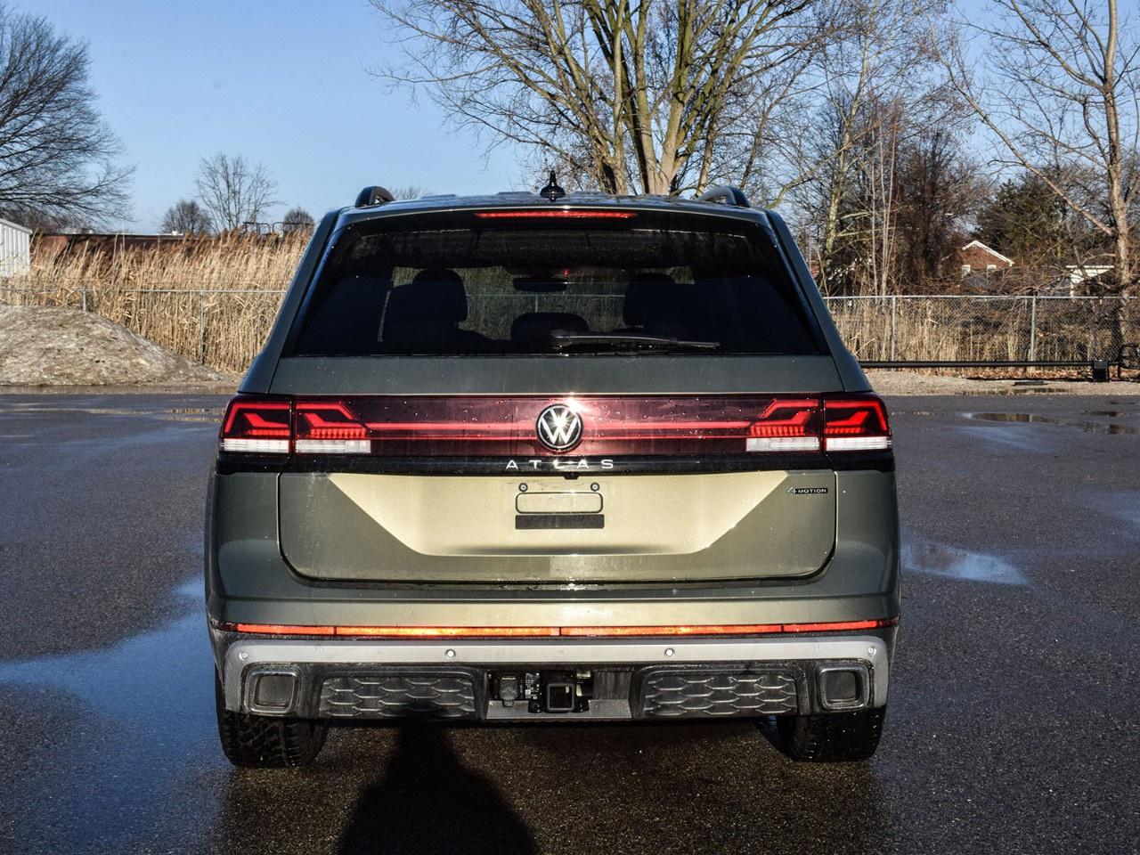 2024 Volkswagen Atlas Peak Edition 2.0 TSI 4MOTION Photo2