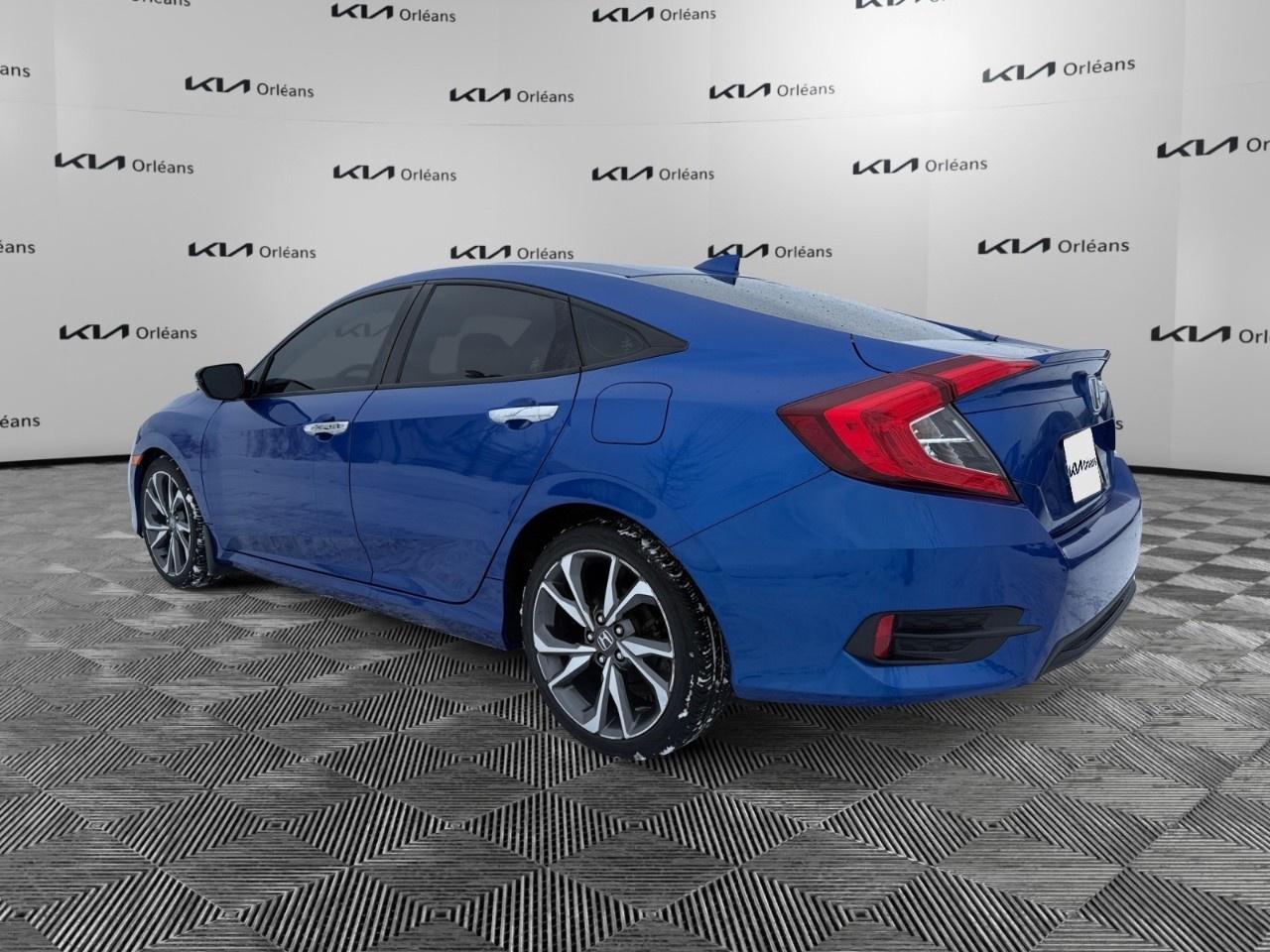 2019 Honda Civic Sedan TOURING CVT SEDAN Photo