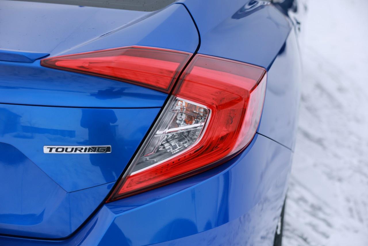 2019 Honda Civic Sedan TOURING CVT SEDAN Photo