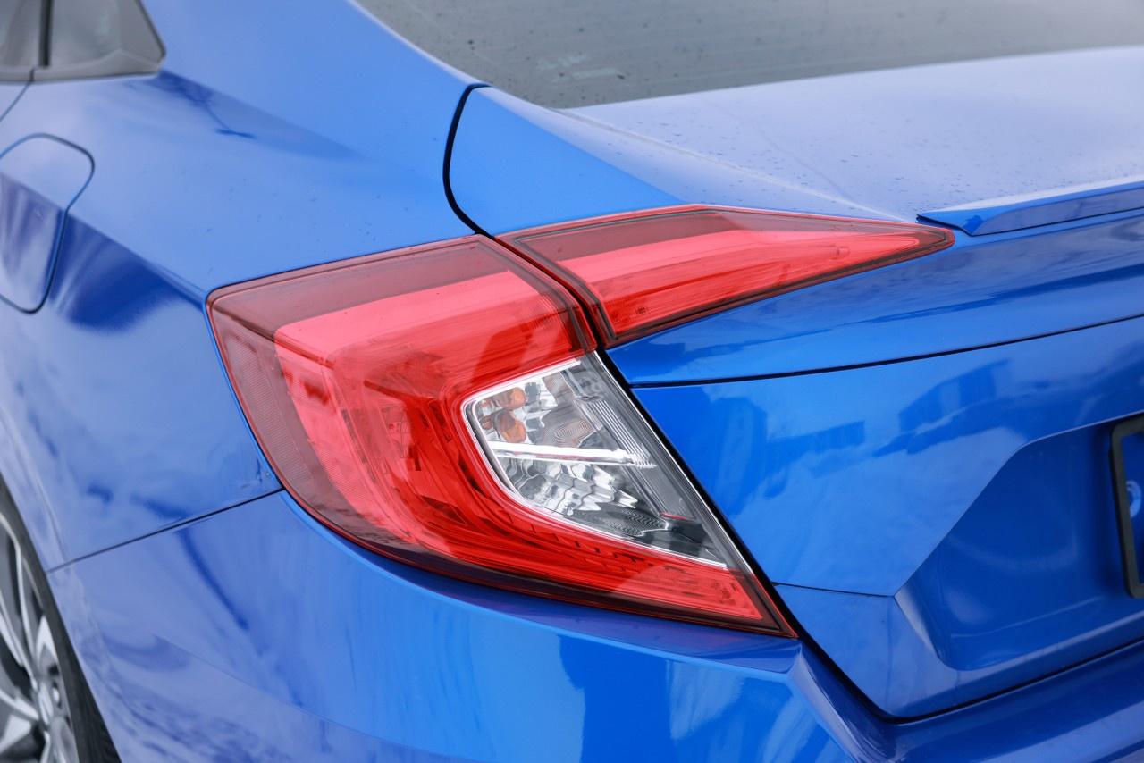 2019 Honda Civic Sedan TOURING CVT SEDAN Photo