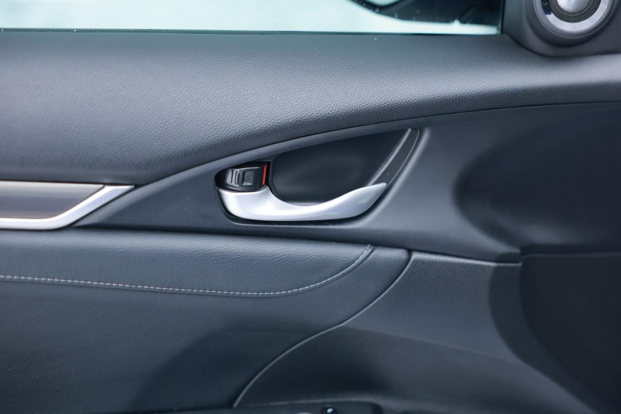 2019 Honda Civic Sedan TOURING CVT SEDAN Photo