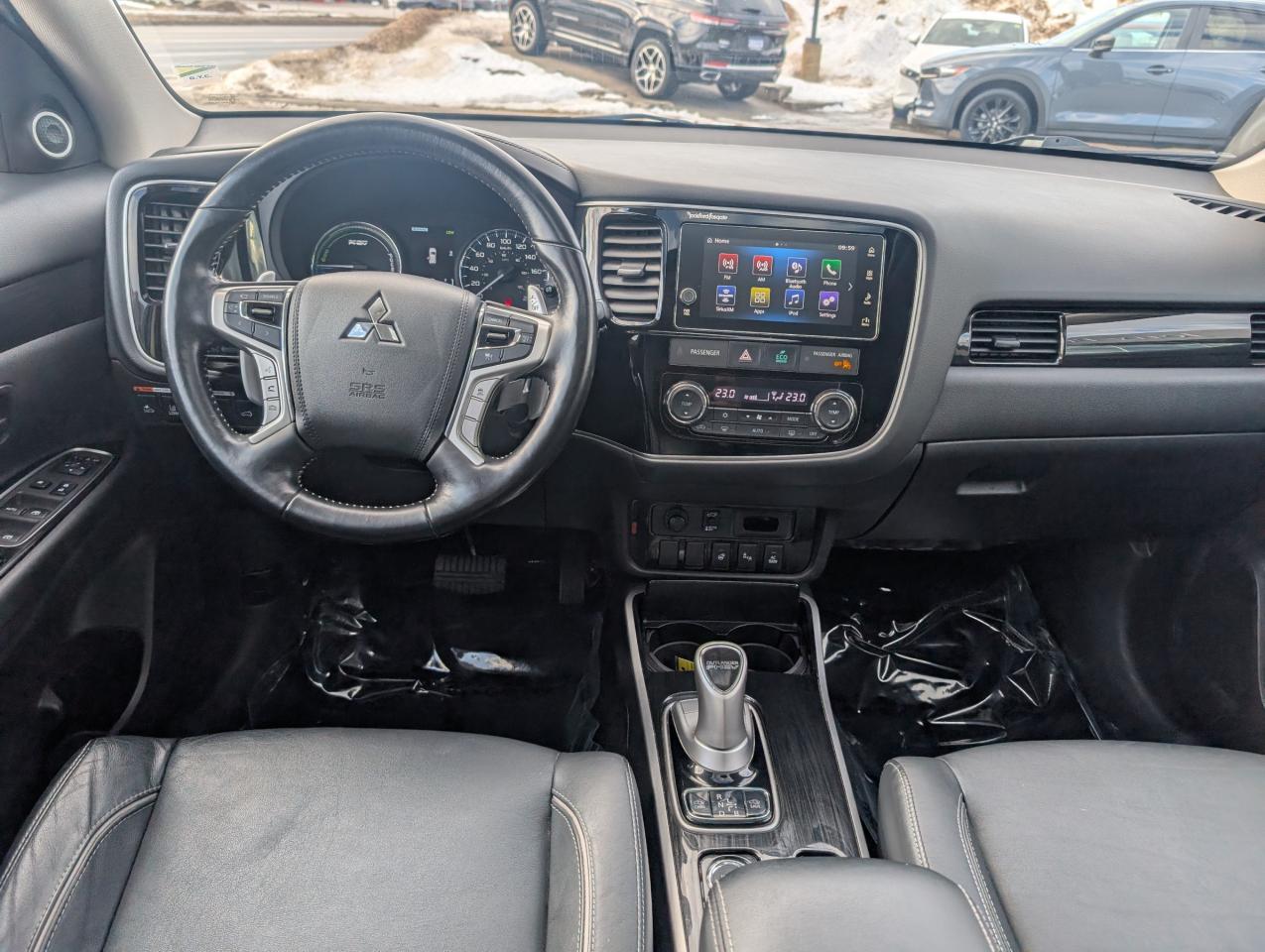 2018 Mitsubishi Outlander Plug-In Hybrid GT Photo