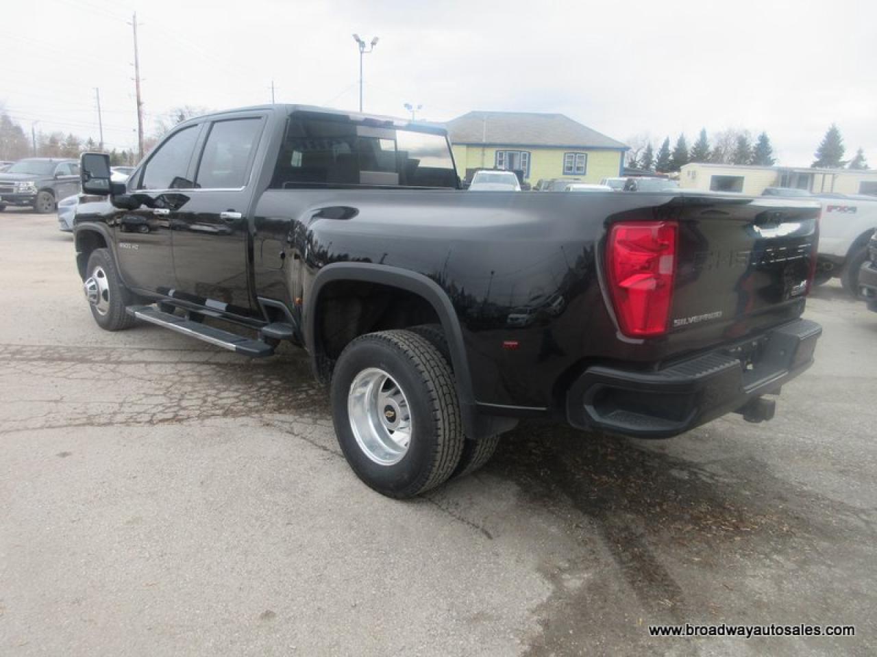 2023 Chevrolet Silverado 3500 1-TON HIGH-COUNTRY-MODEL 5 PASSENGER 6.6L - DURAMAX.. 4X4.. CREW-CAB.. 8-FOOT-DUALLY.. NAVIGATION.. POWER SUNROOF.. LEATHER.. HEATED/AC SEATS.. Photo