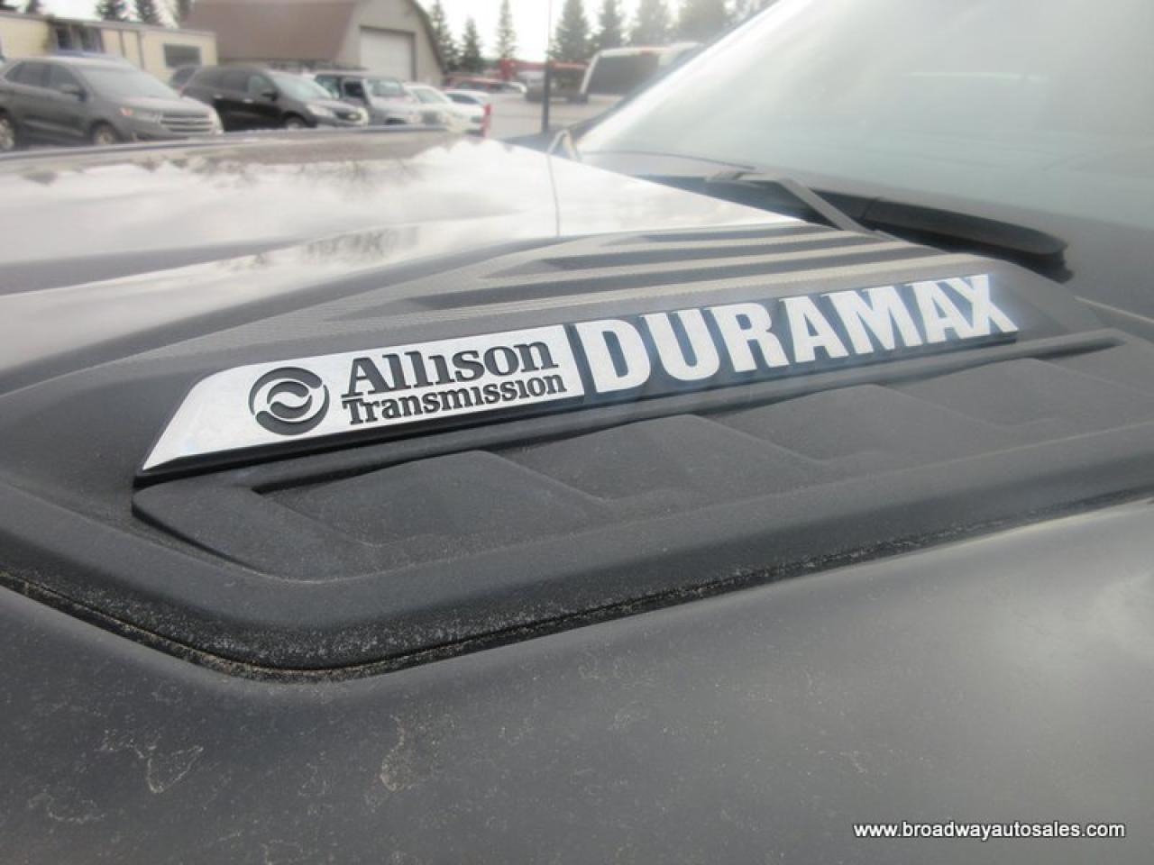 2023 Chevrolet Silverado 3500 1-TON HIGH-COUNTRY-MODEL 5 PASSENGER 6.6L - DURAMAX.. 4X4.. CREW-CAB.. 8-FOOT-DUALLY.. NAVIGATION.. POWER SUNROOF.. LEATHER.. HEATED/AC SEATS.. Photo