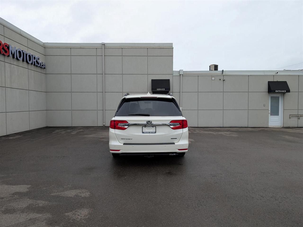 2018 Honda Odyssey TOURING - 8 PASS - SUNROOF - DVD - NAVI - LEATHER Photo3