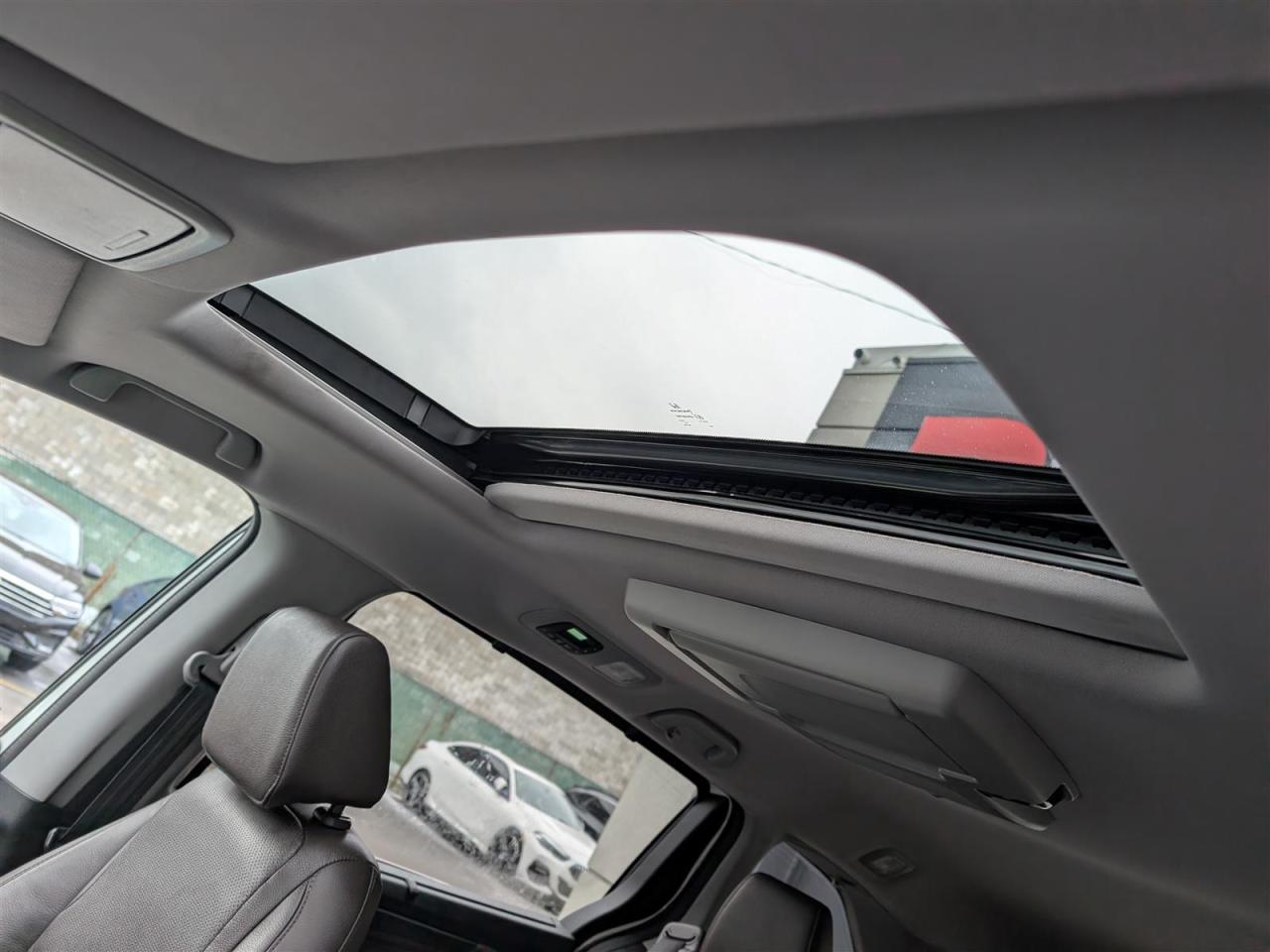 2018 Honda Odyssey TOURING - 8 PASS - SUNROOF - DVD - NAVI - LEATHER