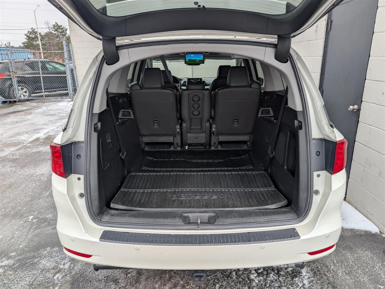 2018 Honda Odyssey TOURING - 8 PASS - SUNROOF - DVD - NAVI - LEATHER Photo