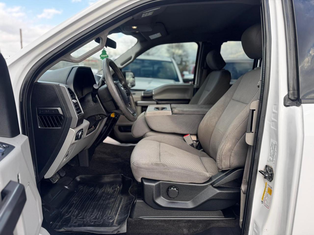 2020 Ford F-150 XLT Photo