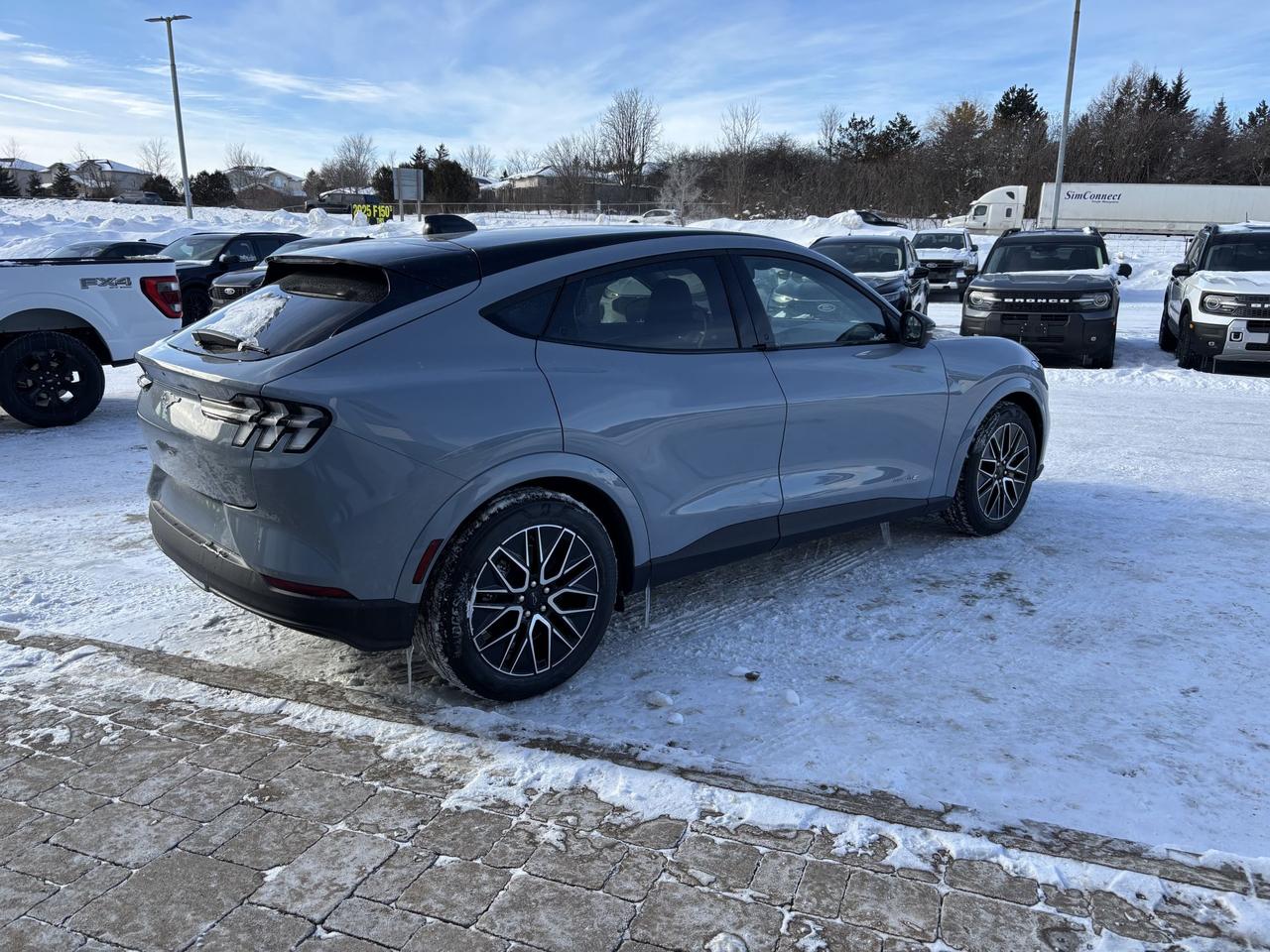 2025 Ford Mustang Mach-E PREMIUM AWD, EXTENDED RANGE, PANORAMIC ROOF Photo3