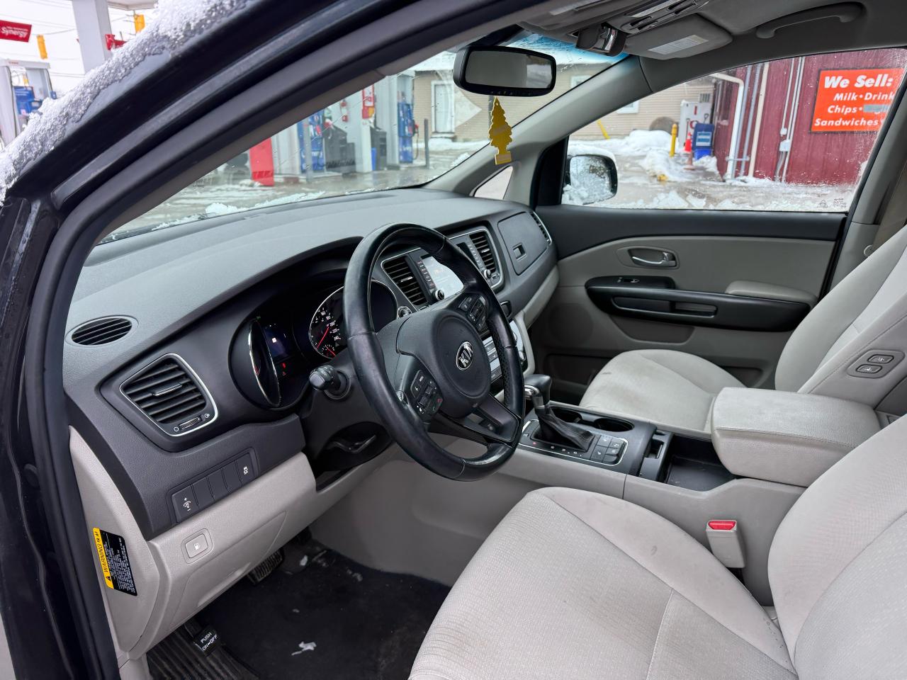 2017 Kia Sedona LX 8 passanger back up camera   Power sliding door Photo