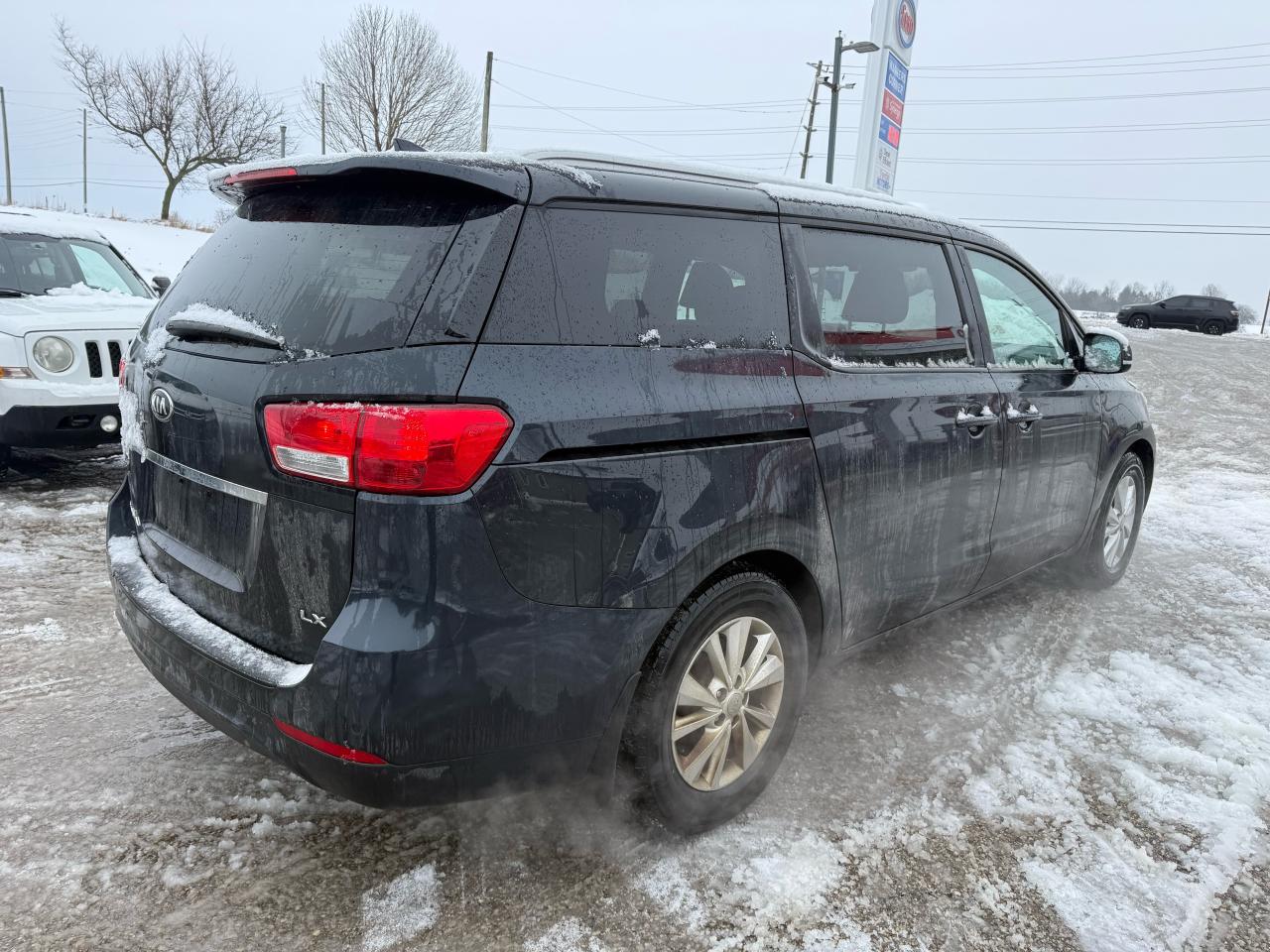 2017 Kia Sedona LX 8 passanger back up camera   Power sliding door Photo