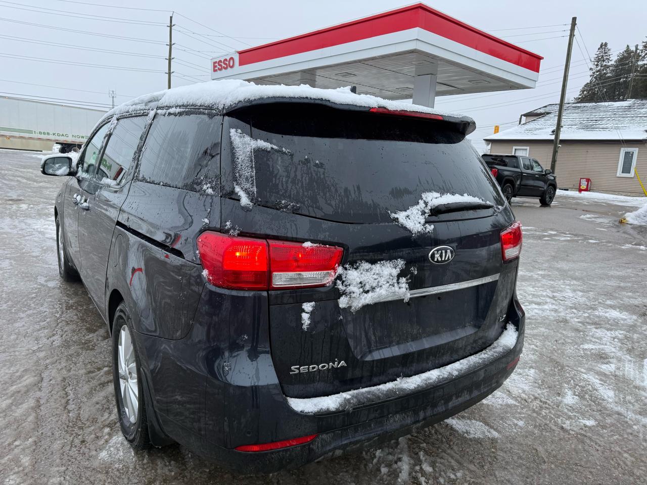 2017 Kia Sedona LX 8 passanger back up camera   Power sliding door Photo