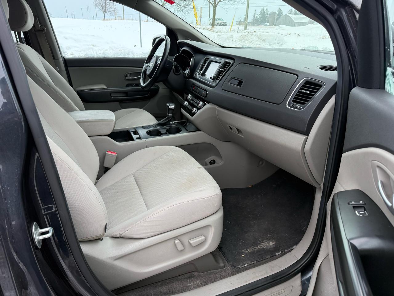 2017 Kia Sedona LX 8 passanger back up camera   Power sliding door Photo