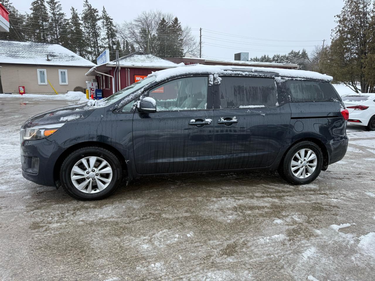 2017 Kia Sedona LX 8 passanger back up camera   Power sliding door Photo