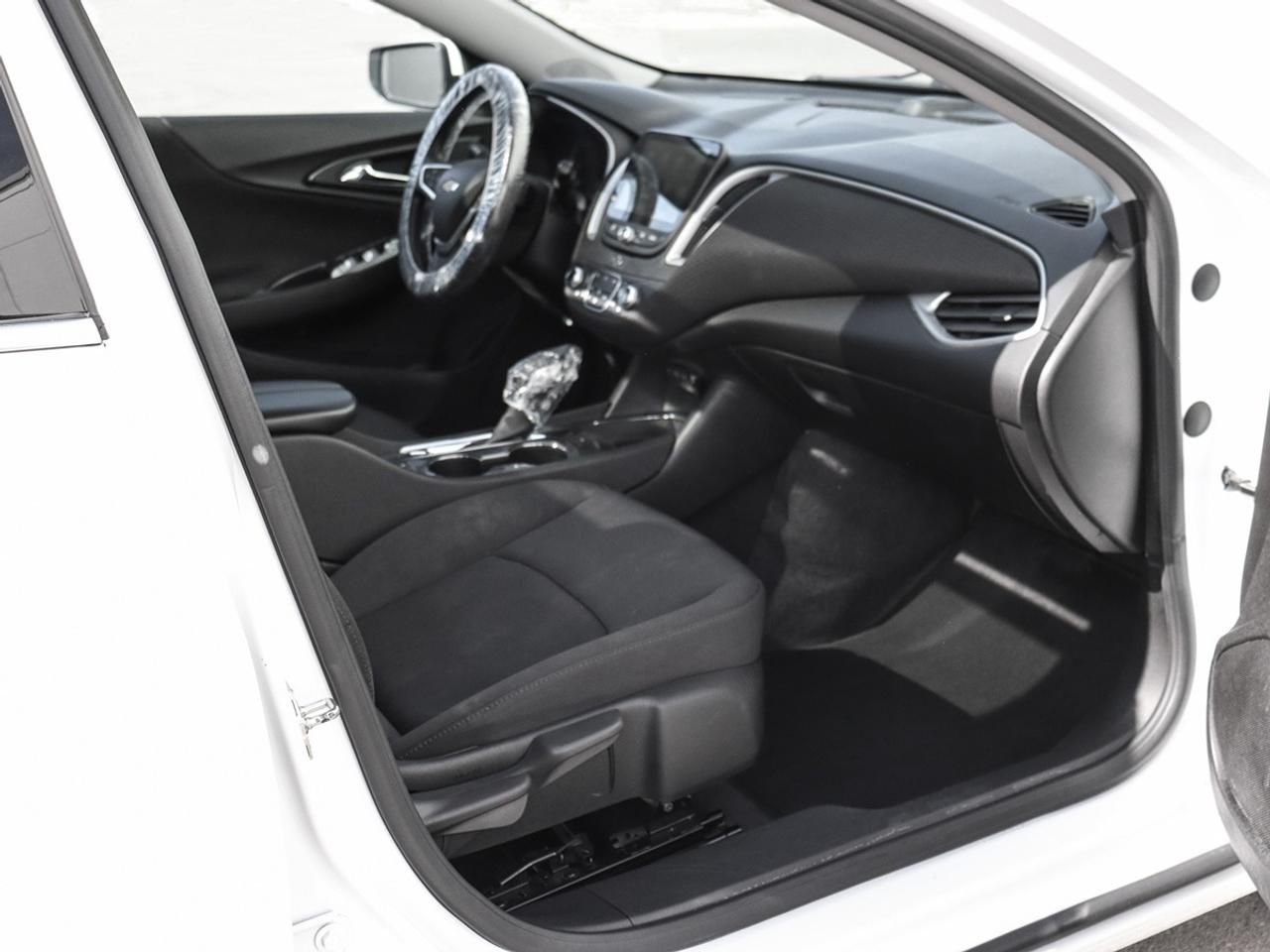 2023 Chevrolet Malibu 1LT Panoramic sunroof apple carplay&android auto Photo