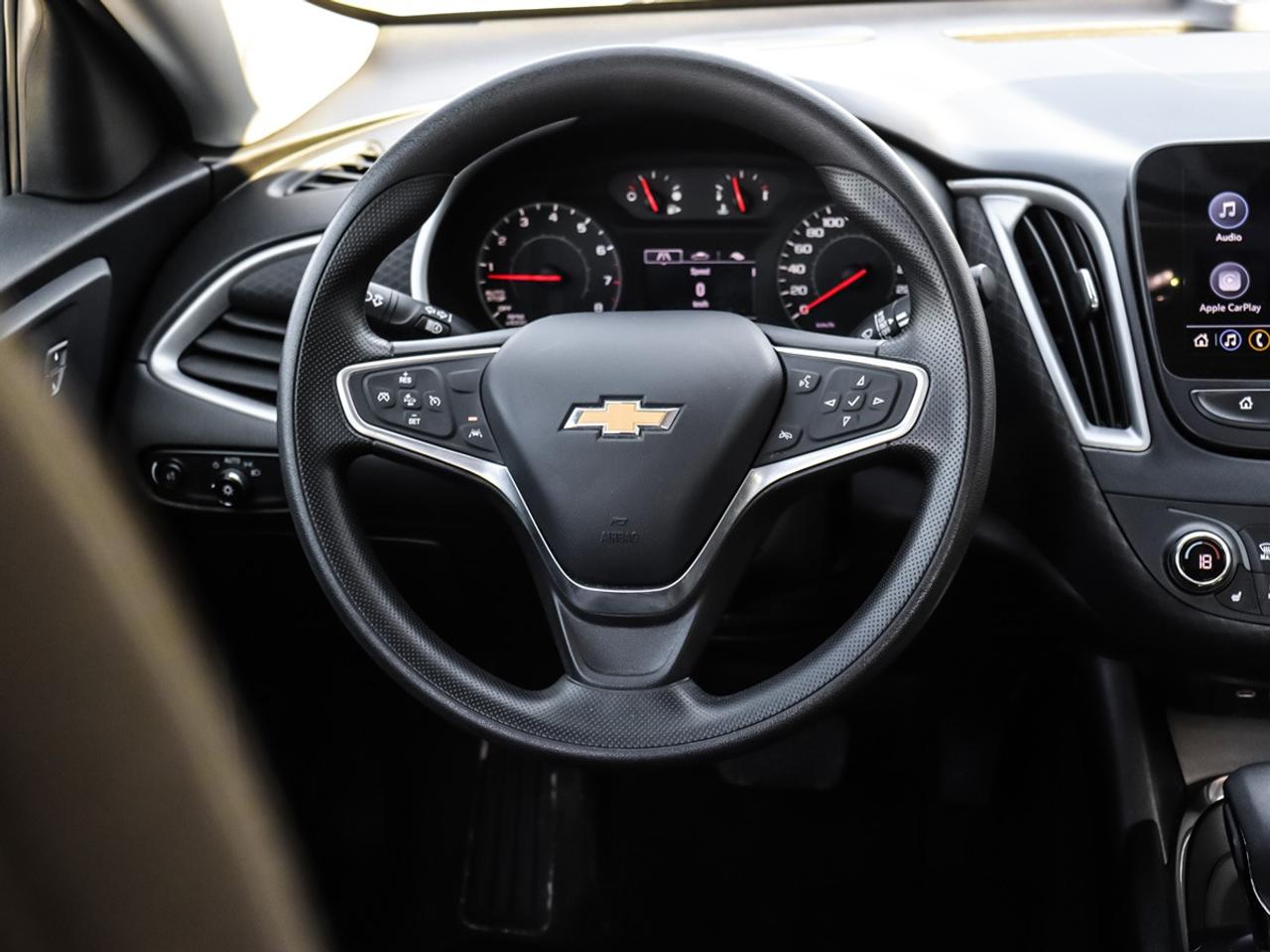 2023 Chevrolet Malibu 1LT Panoramic sunroof apple carplay&android auto Photo