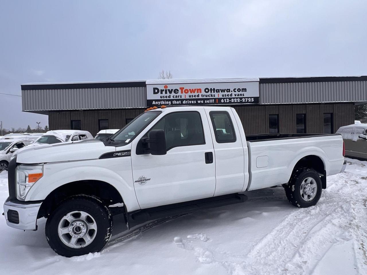 2015 Ford SUPER DUTY F-350 SRW XL Photo