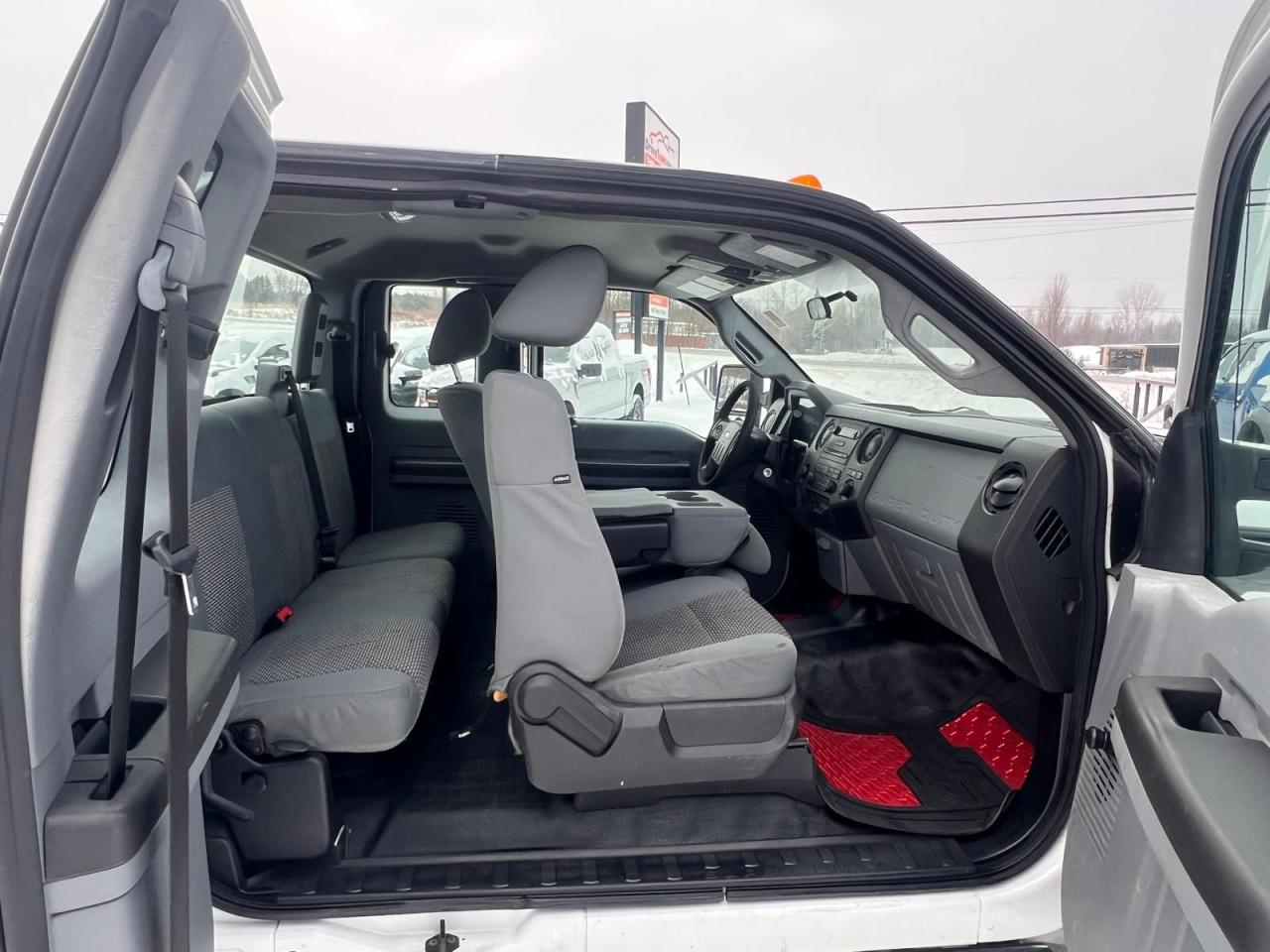 2015 Ford SUPER DUTY F-350 SRW XL Photo