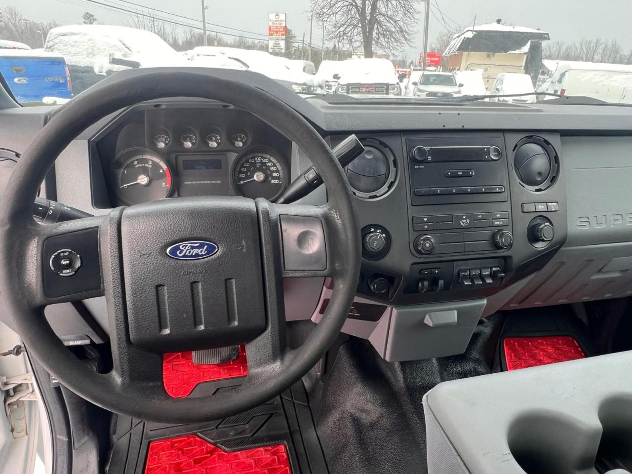 2015 Ford SUPER DUTY F-350 SRW XL Photo