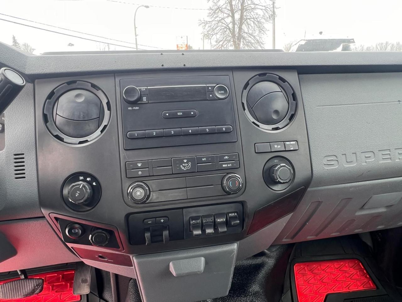 2015 Ford SUPER DUTY F-350 SRW XL Photo