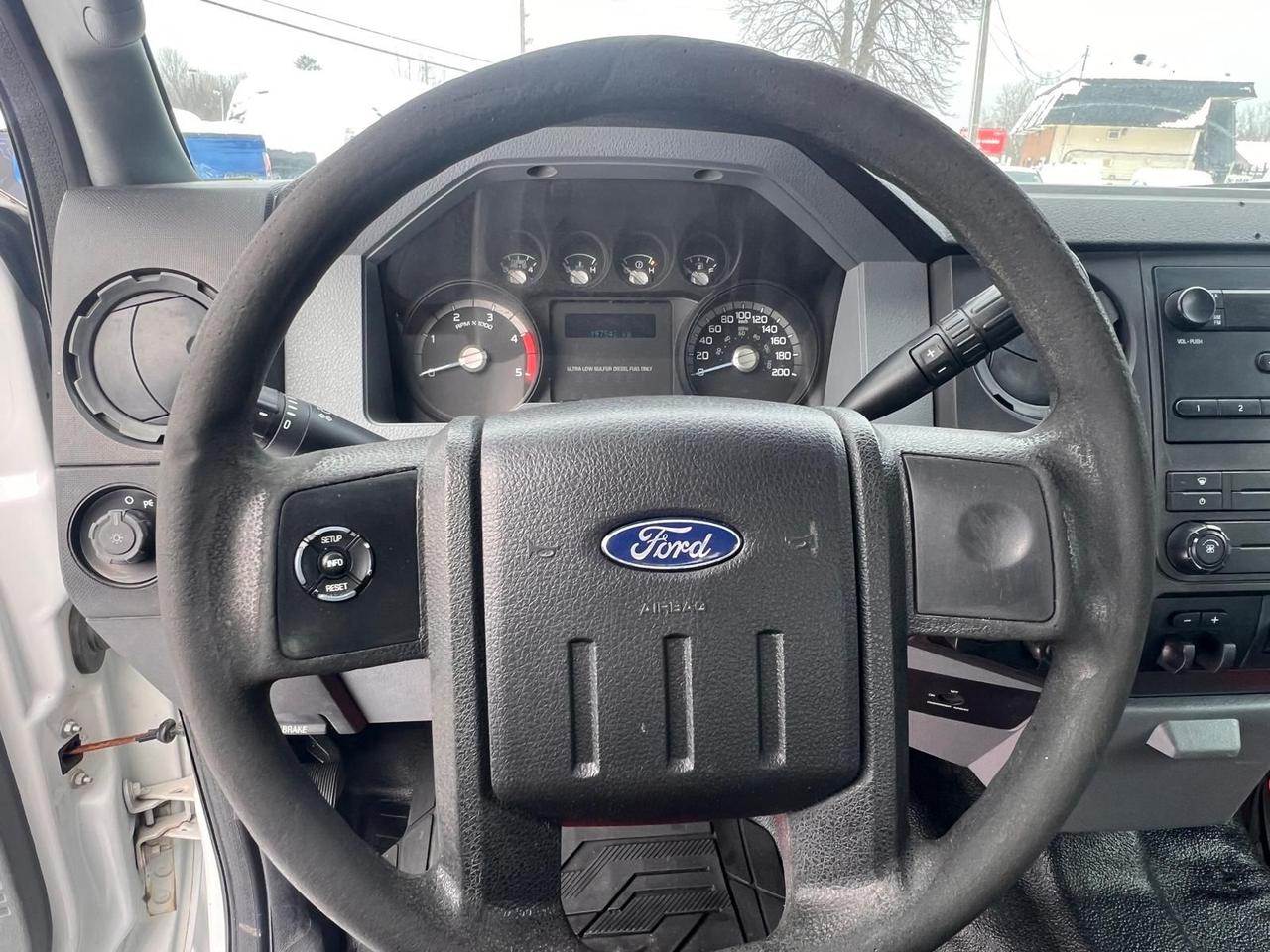 2015 Ford SUPER DUTY F-350 SRW XL Photo