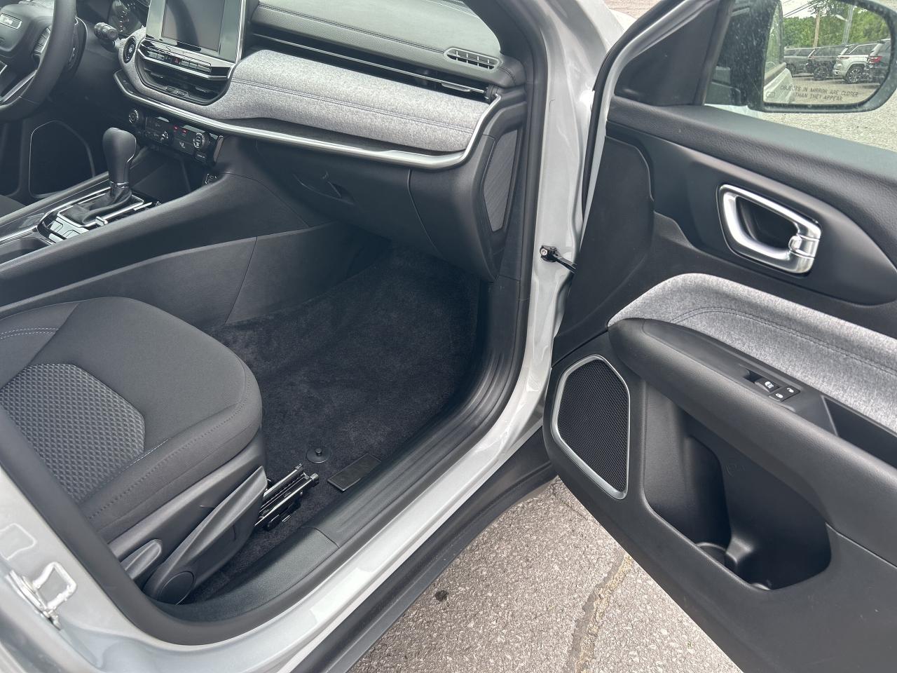 2025 Jeep Compass Sport Photo