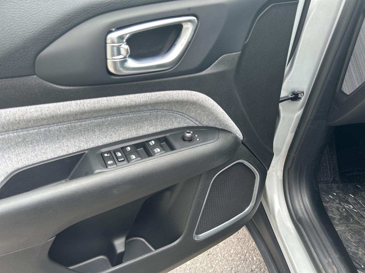 2025 Jeep Compass Sport Photo