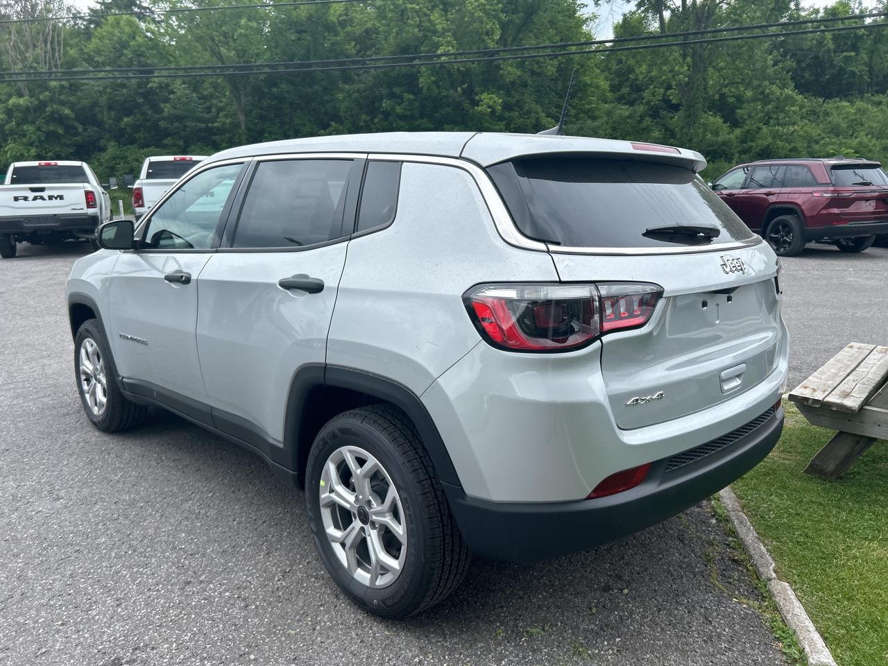 2025 Jeep Compass Sport Photo