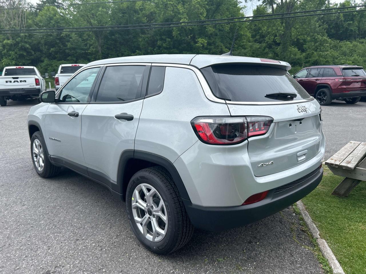 2025 Jeep Compass Sport Photo4