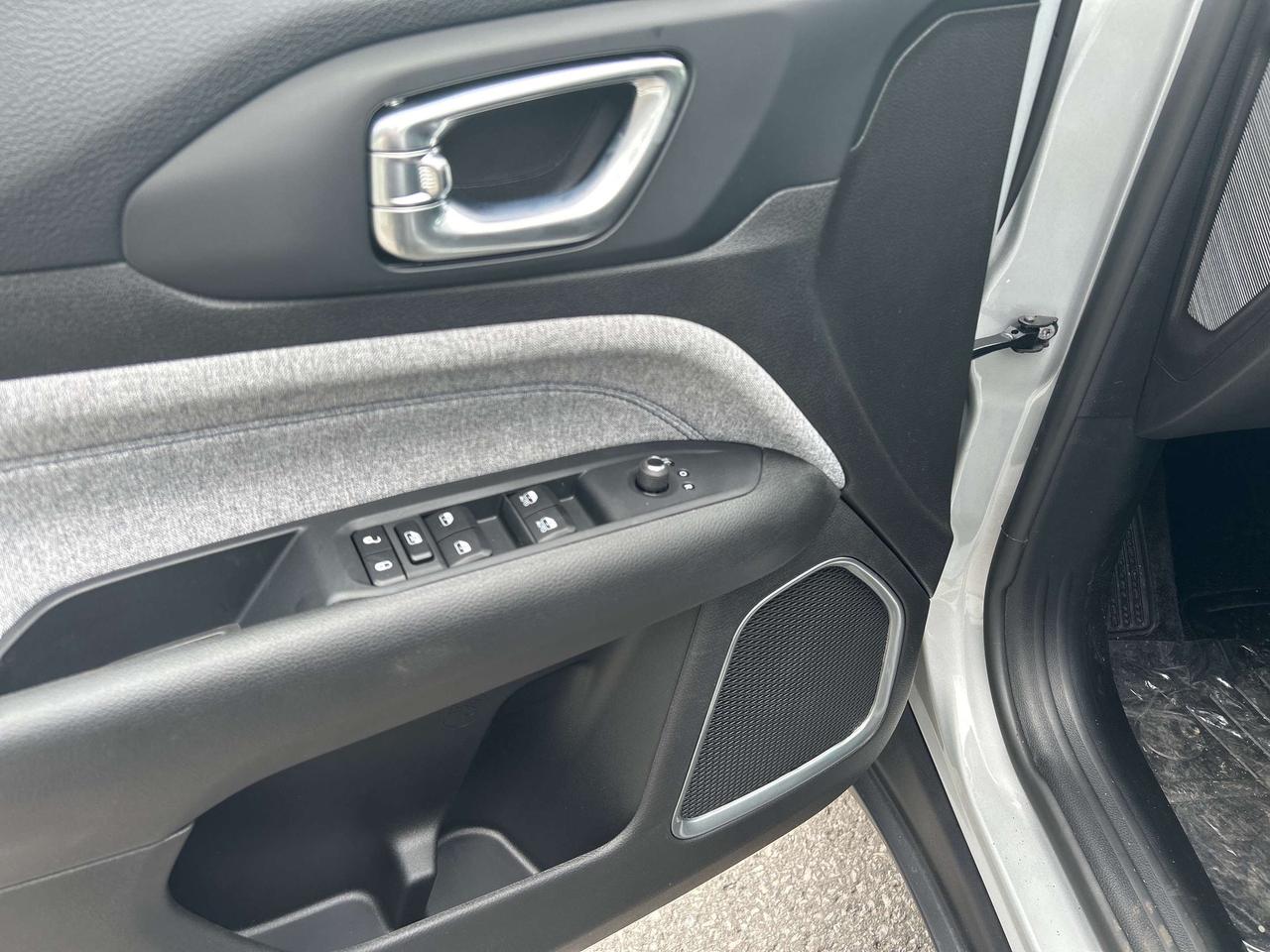 2025 Jeep Compass Sport Photo