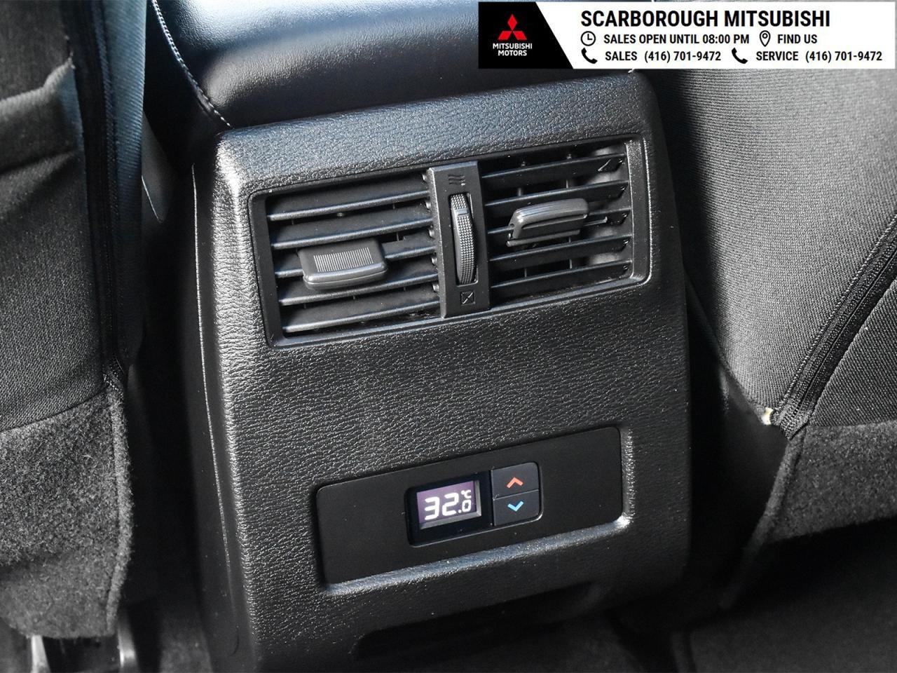 2024 Mitsubishi Outlander SE , heated front seats ,alloy rim ,rear camera . Photo