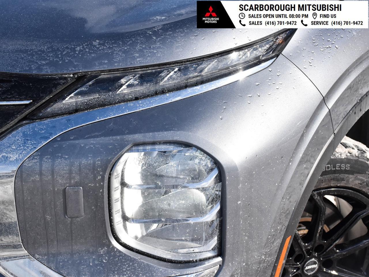 2024 Mitsubishi Outlander SE , heated front seats ,alloy rim ,rear camera . Photo