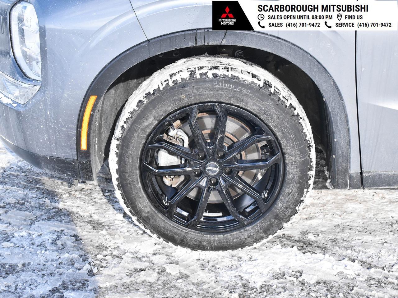 2024 Mitsubishi Outlander SE , heated front seats ,alloy rim ,rear camera . Photo