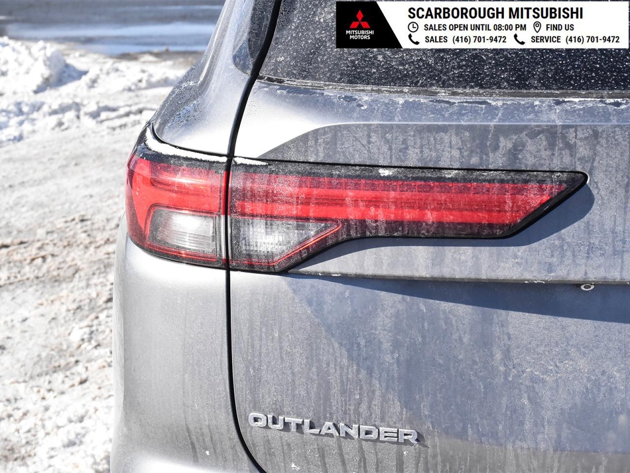 2024 Mitsubishi Outlander SE , heated front seats ,alloy rim ,rear camera . Photo