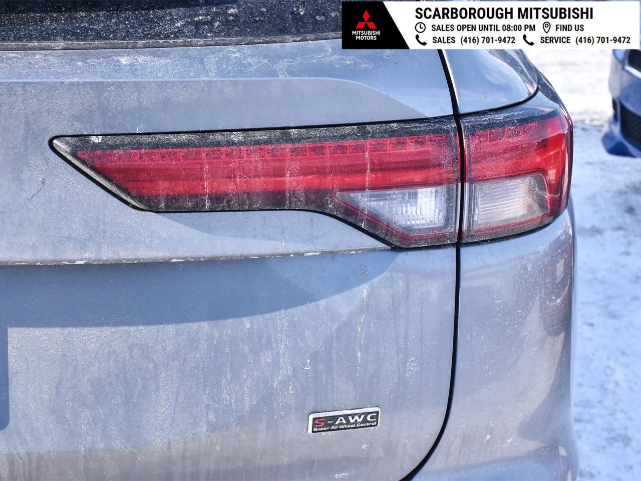 2024 Mitsubishi Outlander SE , heated front seats ,alloy rim ,rear camera . Photo