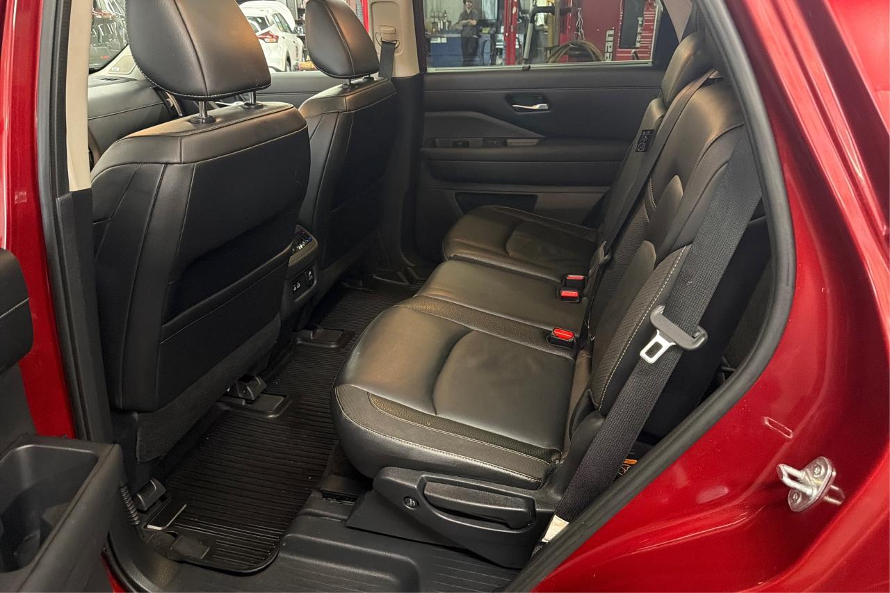 2022 Nissan Pathfinder SL Photo