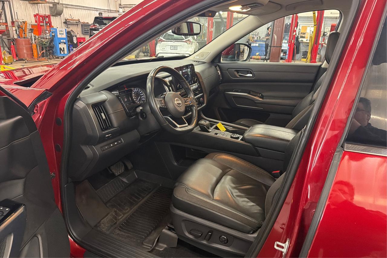 2022 Nissan Pathfinder SL Photo