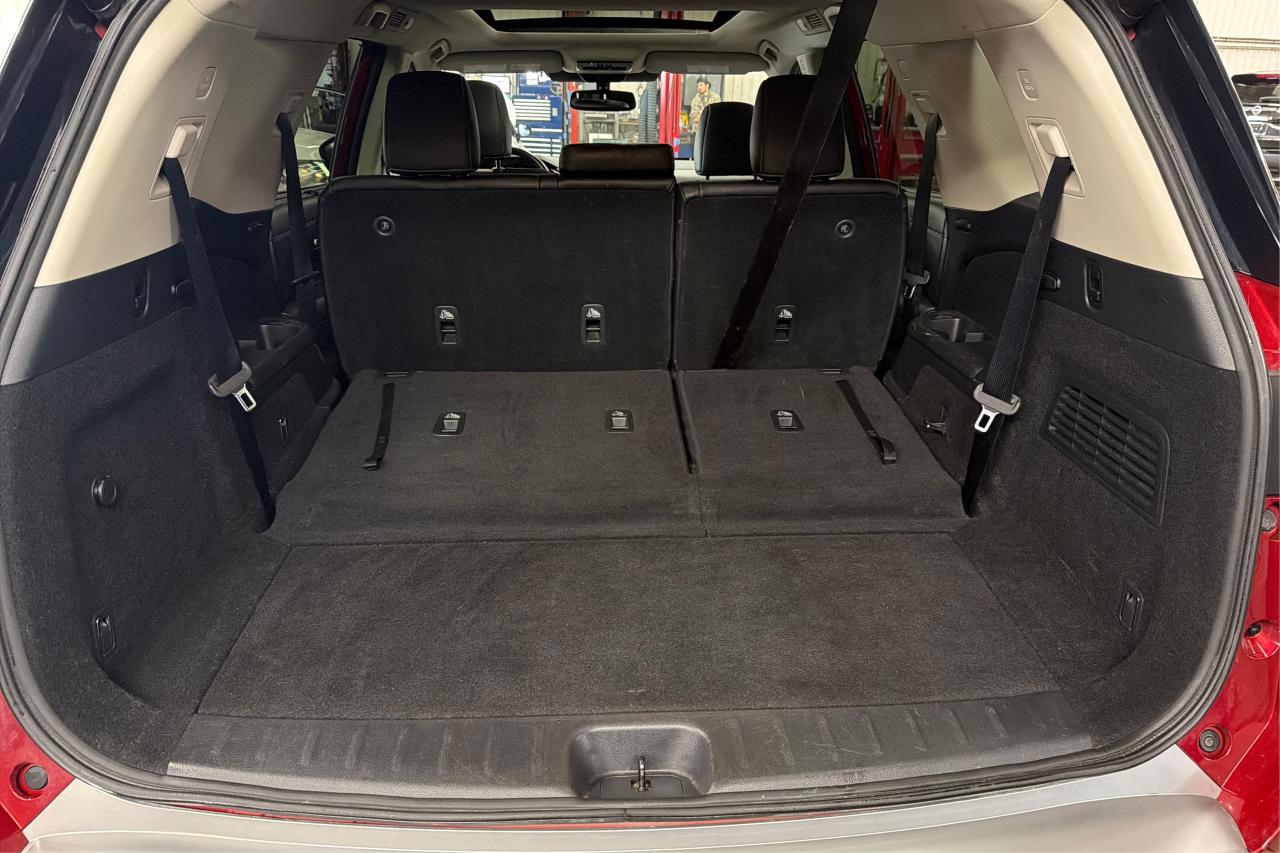 2022 Nissan Pathfinder SL Photo