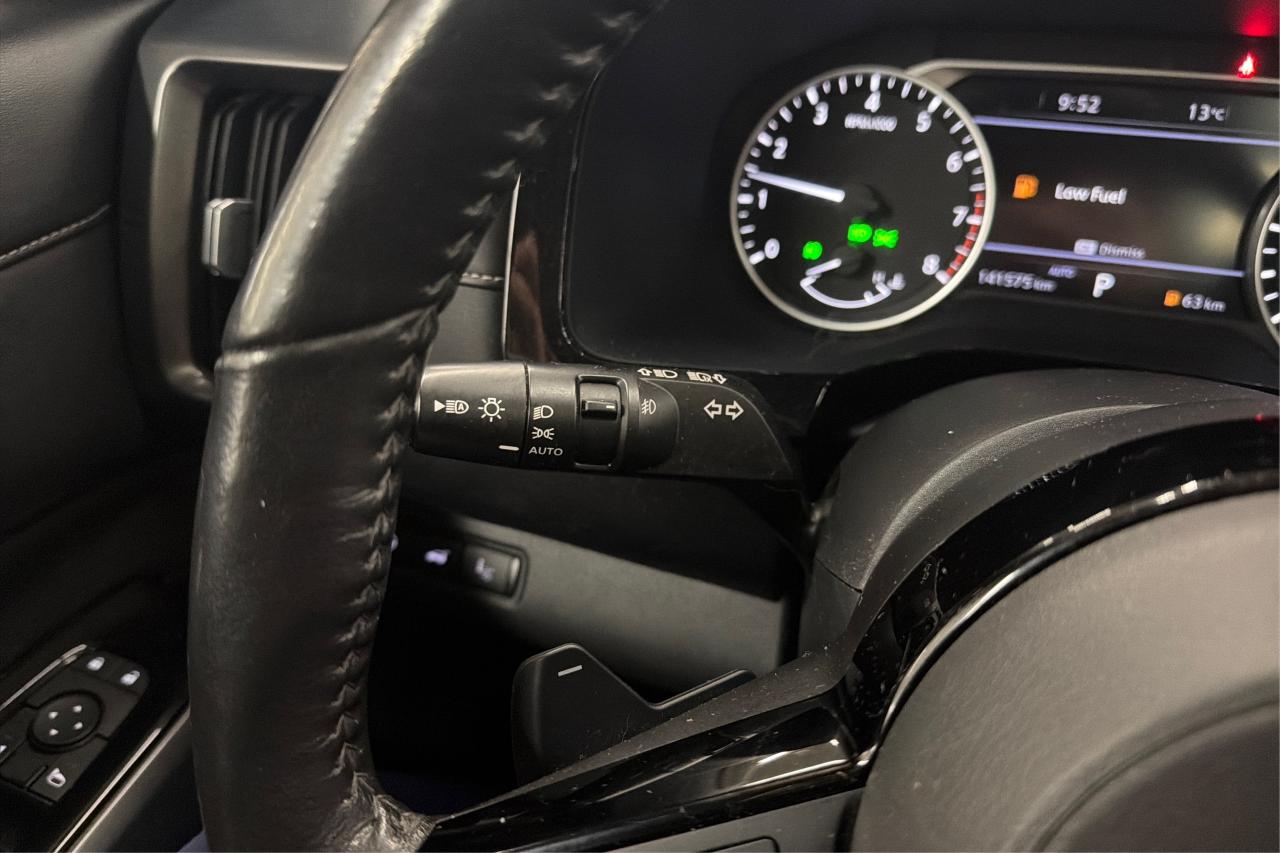 2022 Nissan Pathfinder SL Photo