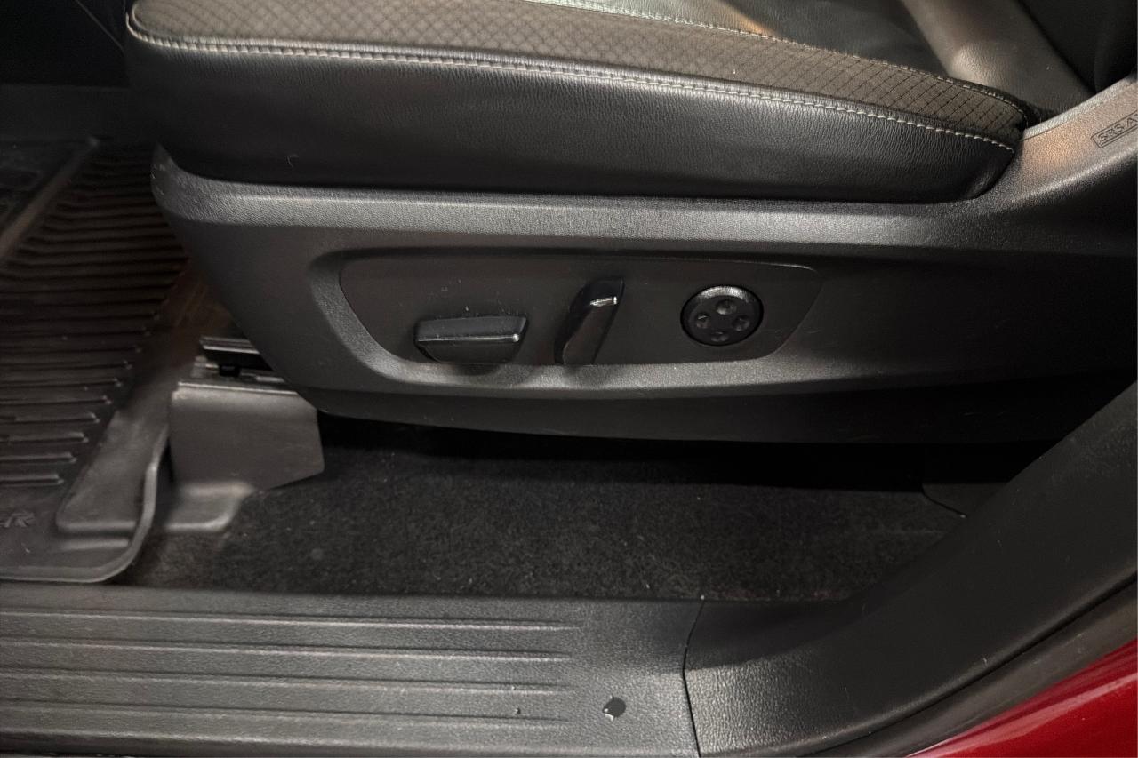 2022 Nissan Pathfinder SL Photo