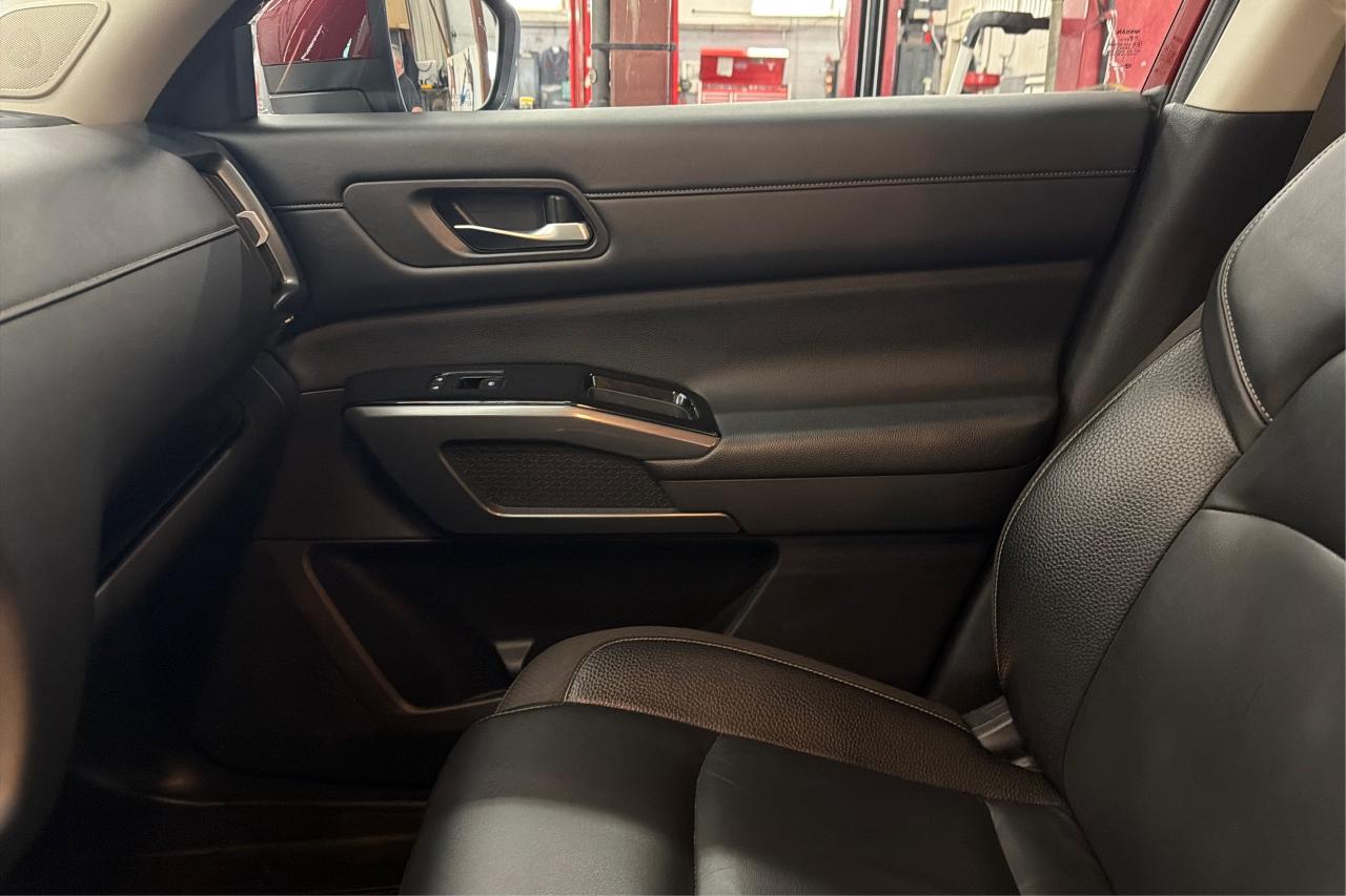 2022 Nissan Pathfinder SL Photo