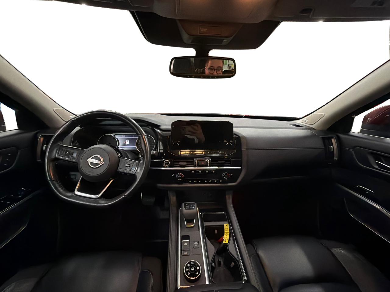 2022 Nissan Pathfinder SL Photo